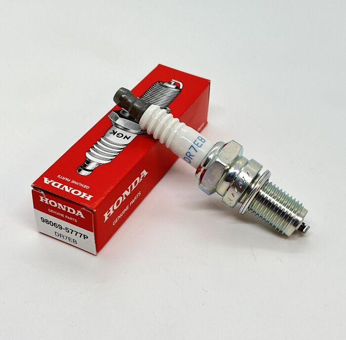 Tndstift Honda Marine 98069-5777P (DR7EB)